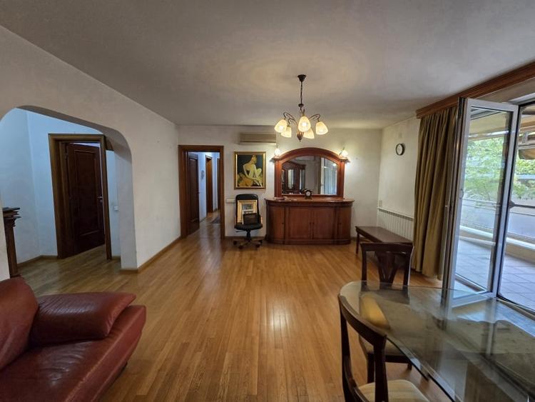 Apartament pe 2 etaje l curte de 187 mp  HERASTRAU - 2