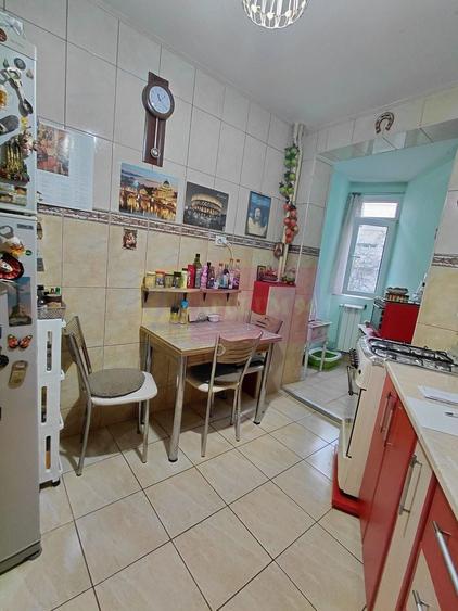 Titan Metrou M1-statia Titan si parc IOR, cu 3 lifturi - 4