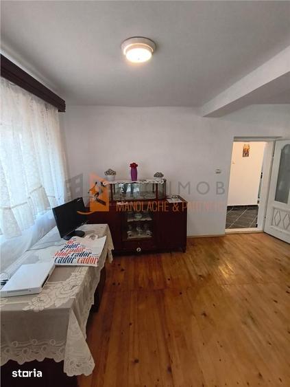 Casă cu 6 camere decomandat cu Teren 1717 Mp în Pârscov