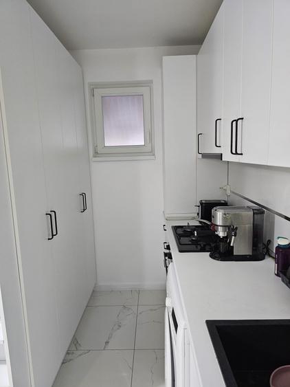 Apartament cu 3 camere semidecomandat în Florești