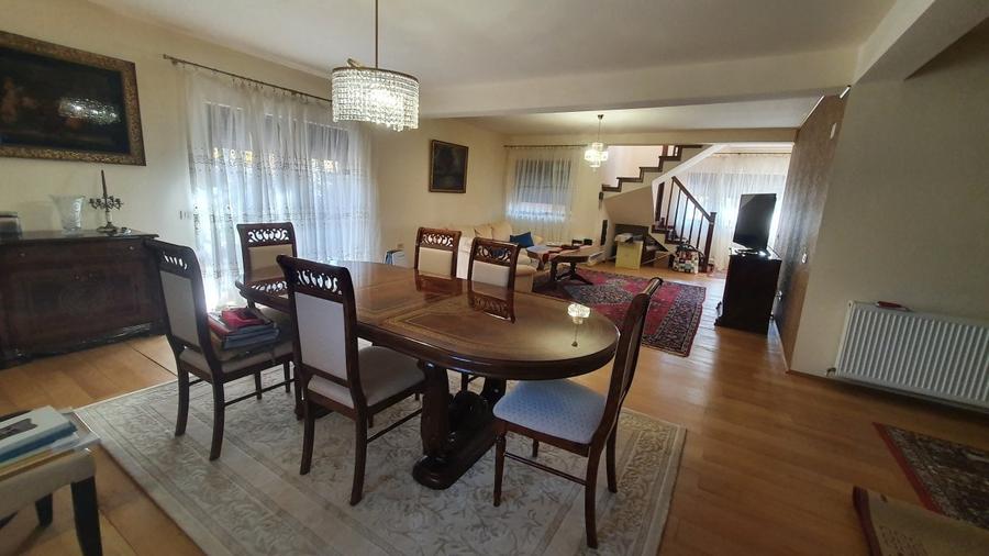 Vila generoasa in zona foarte linistita - 8