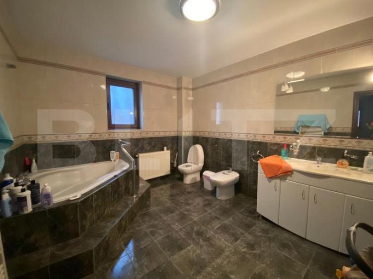 Casa individuala, 10 camere, 420mp, zona Nord - 8