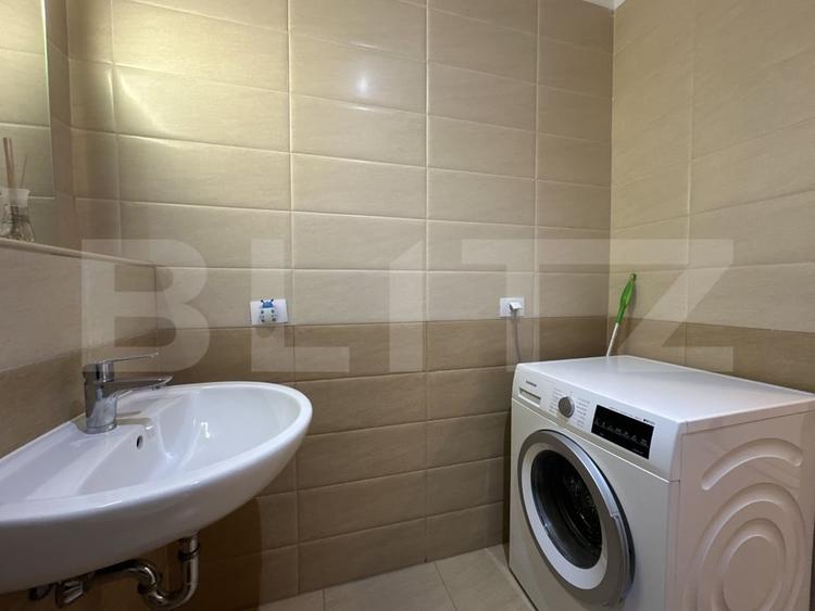 Apartament cu 3 camere decomandat, mobilat în Tractorul