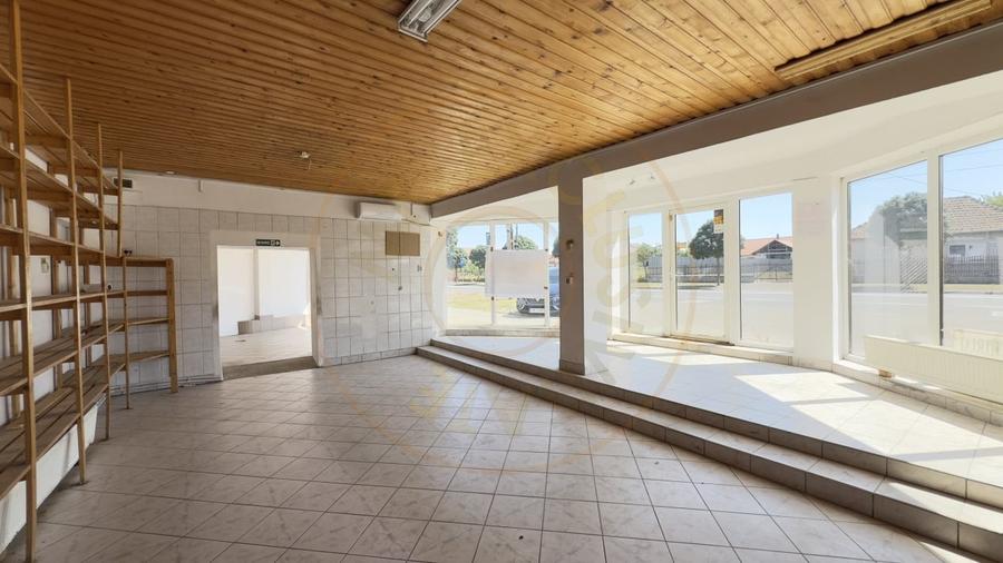 Spatiu de Inchiriat 184 mp, curte 280 mp, B-dul 25 Oct - Carei - 2