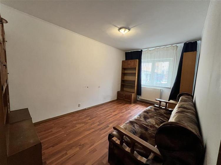 Apartament 2 camere decomandat intrare Racadau- Carpatilor - 2