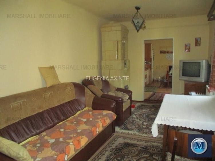 Casă cu 6 camere în Traian