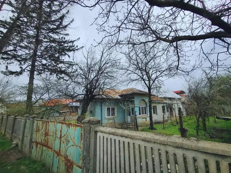 Casa de vanzare in Draganesti-Olt, zona centrala - 1
