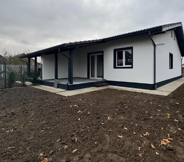 Duplex, Sanmiahaiu Roman, parter, 3 camere, 65mp utili, 250 mp teren - 1
