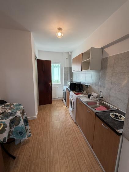 Apartament cu 3 camere decomandat, mobilat în Alexandru Obregia