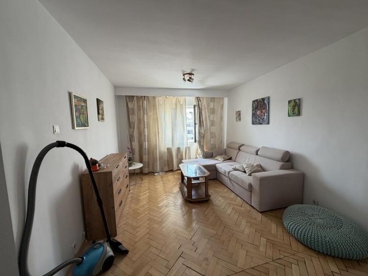 Apartament cu 4 camere semidecomandat, mobilat în Mărăști