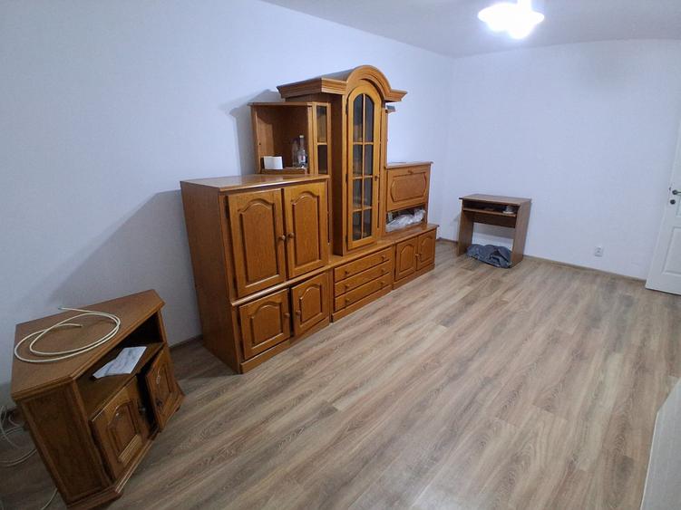 PACURARI PETRU PONI 3 CAMERE DECOMANDAT ET.1 MOBILAT BLOC 1985 COD 160170 - 4