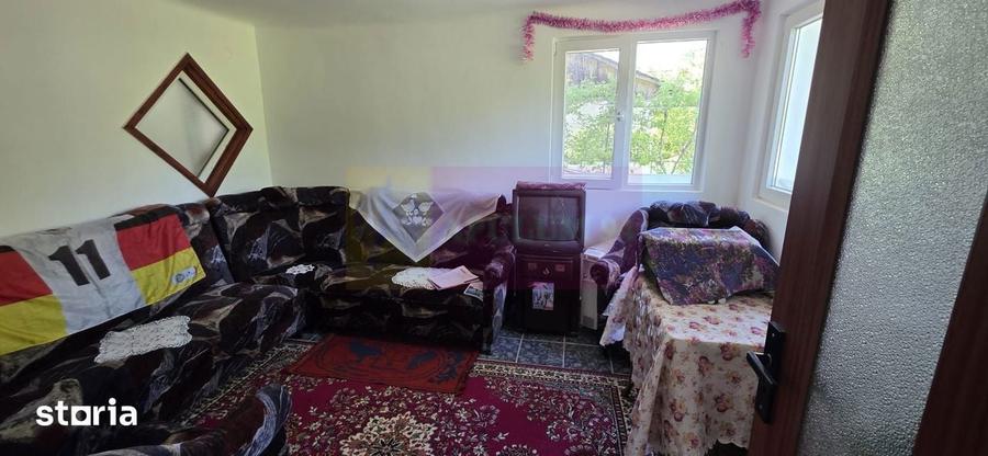 Casa de vanzare cu 5 camere in Mislea - 2