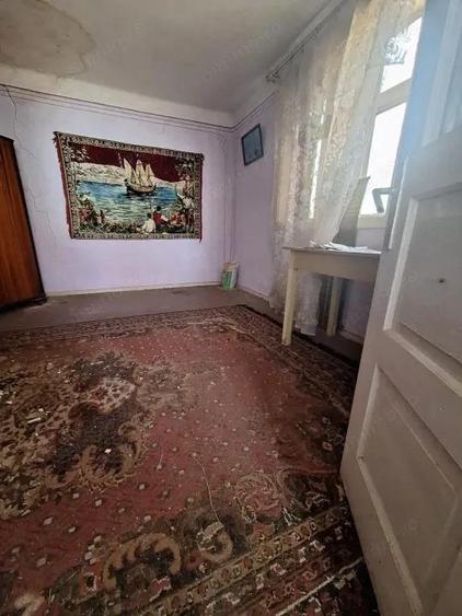 Casa batraneasca de vanzare Comane?ti, cartier Straja la 5 minute de ora? - 1