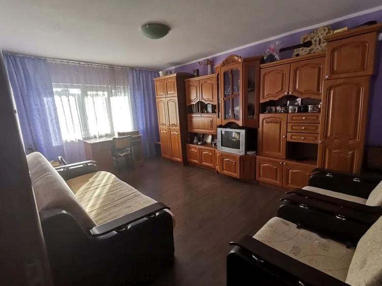 Apartament cu 3 camere in Piata Centrala - 1