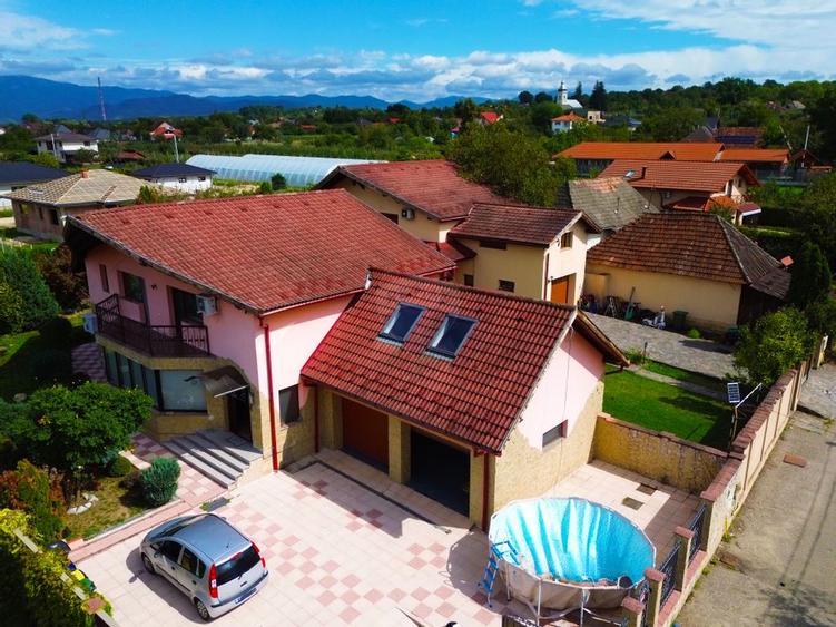 Eleganță și confort într-o casă cu personalitate - 19