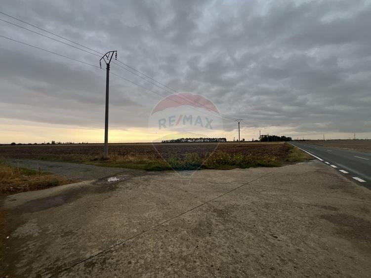 Teren agricol extravilan de 27882 mp, în Exterior Est