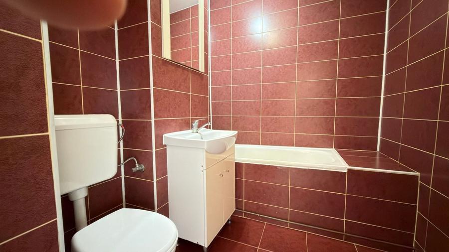 Apartament cu 3 camere semidecomandat în Nord-Vest