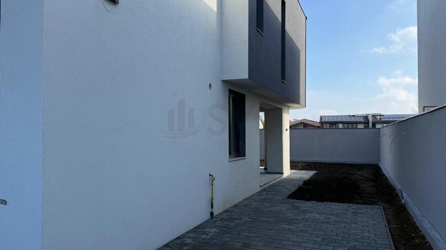 Casă individuală cu 5 camere cu Canalizare în Central