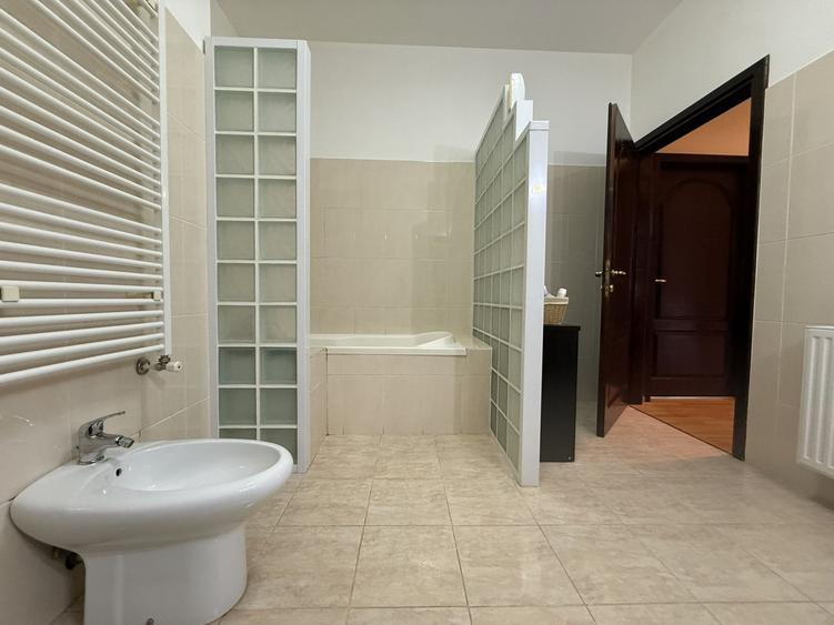 Adresă de prestigiu: 3 camere Piața Victoriei - 19