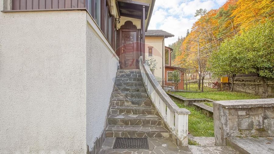 Vilă cu farmec istoric în Bușteni, pensiune sau locuință de vacanță! - 34