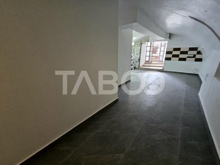 Spatiu comercial de vanzare 55 mp curte parcare zona Central din Sibiu - 1
