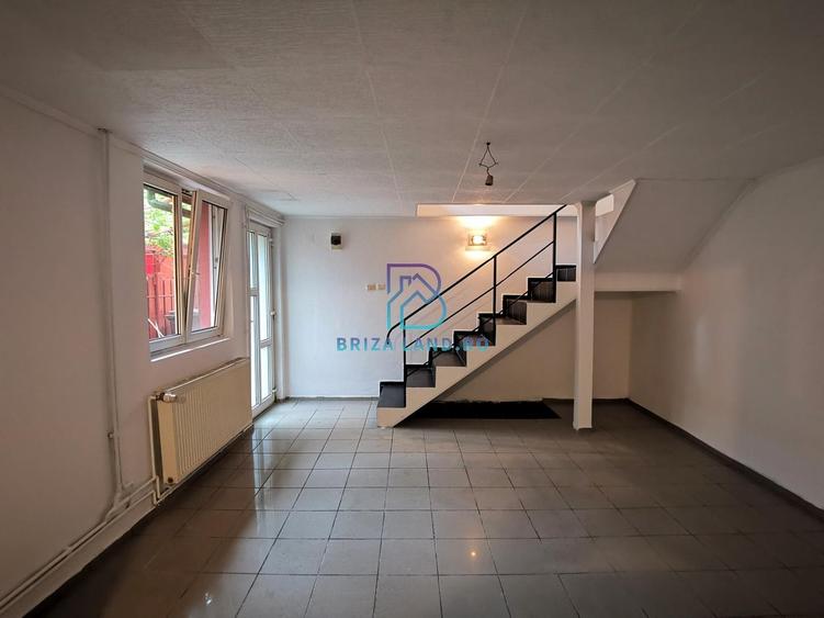 soseaua  Chitilei, Crusovat, casa P+Pod, sup. 238mp, 9 camere - 3 apartamente - 15