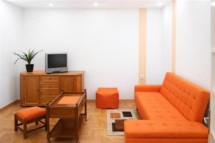 Nivel in vila, cu intrare si gradina proprie, loc parcare, Central, Brasov - 1