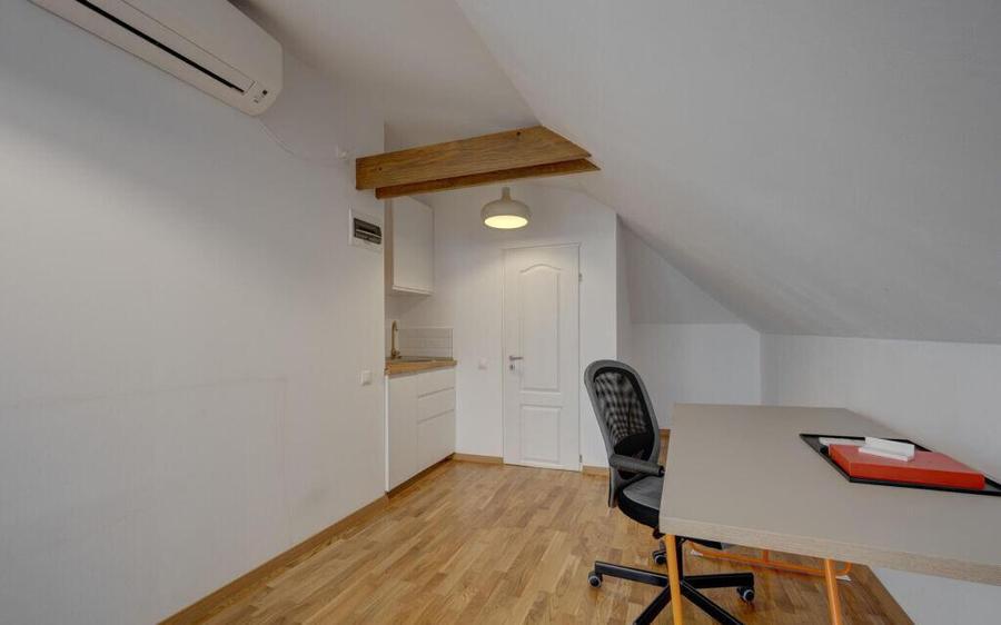 In Cartierul Evreiesc, casa 3 camere pivnita si mansarda - 2