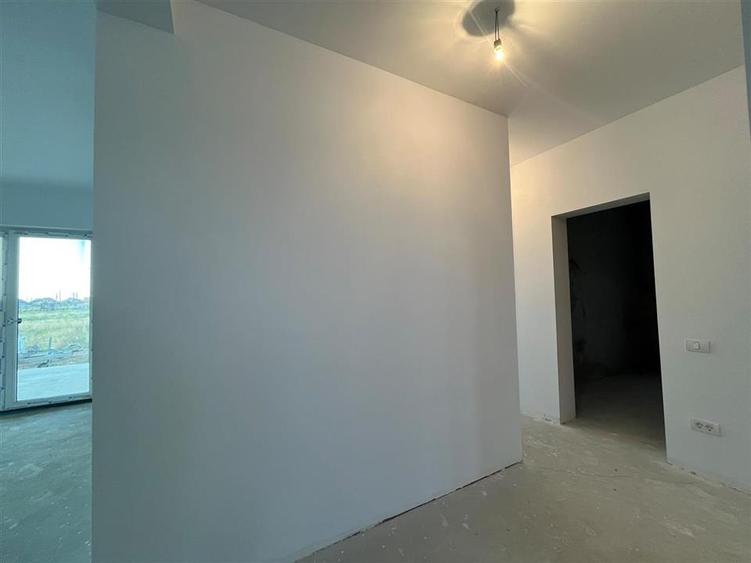 Casă cu 4 camere cu Teren 471 Mp în Cihei