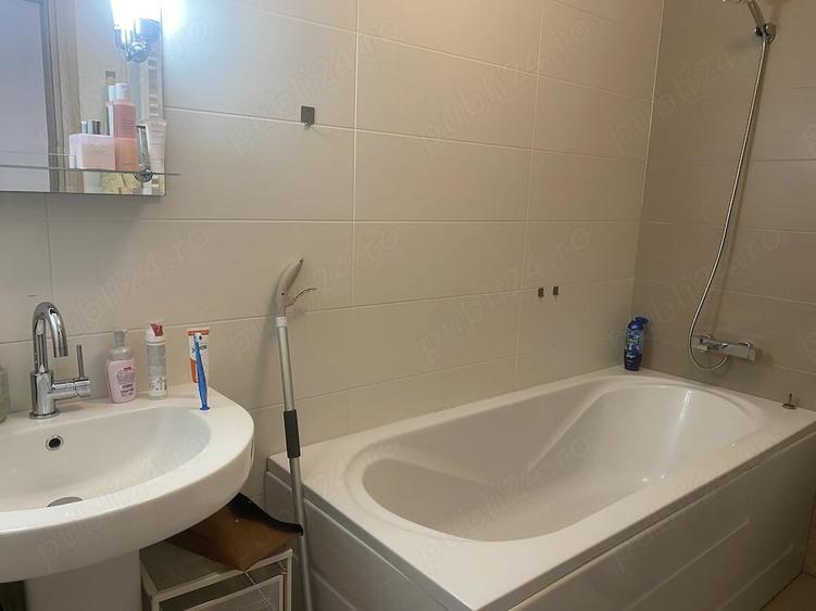 Apartament cu 3 camere decomandat în Metalurgiei