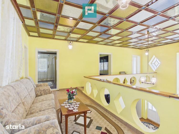 Casă cu 10 camere cu Teren 503 Mp în Central