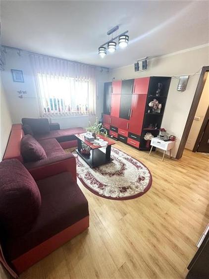 Apartament cu 3 camere semidecomandat, mobilat în Inel I