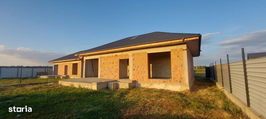 Casă cu 4 camere cu Teren 450 Mp în Periș