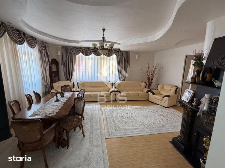 Casă cu 10 camere cu Teren 1400 Mp în Unirea