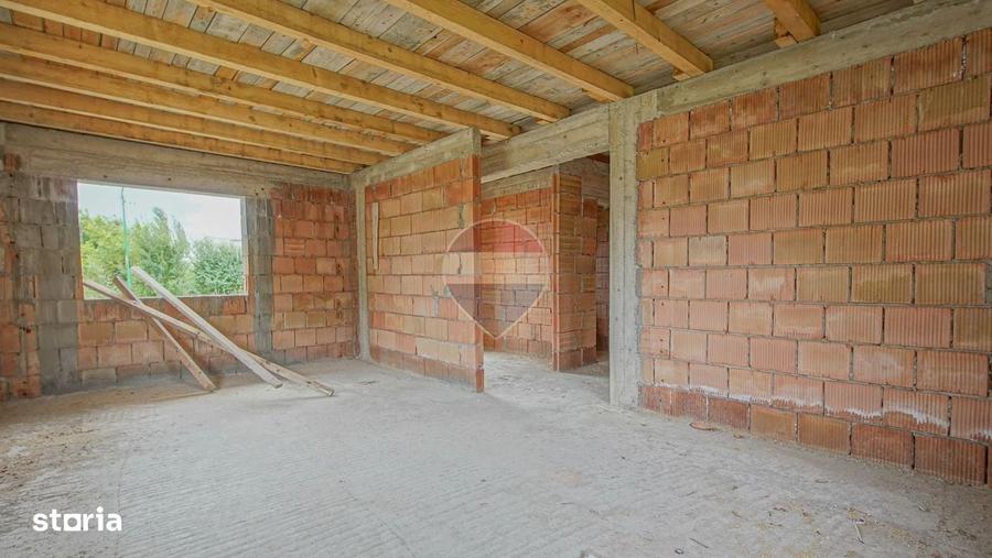 Casă cu 4 camere în Hălchiu