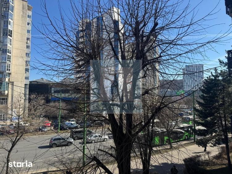 Apartament cu 3 camere în Centrul Civic