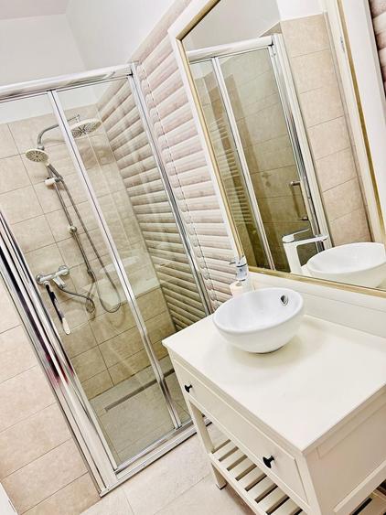 Apartament cu 3 camere decomandat în Runcu