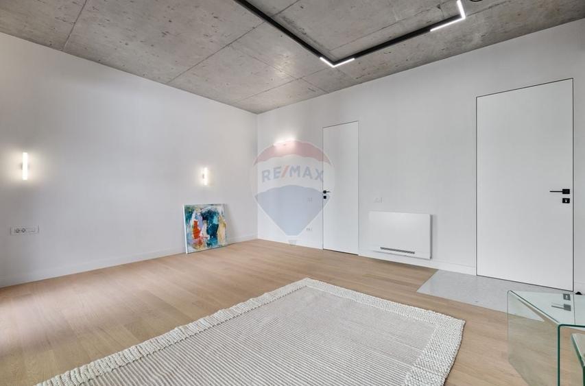 Apartament cu 4 camere semidecomandat în Dorobanți