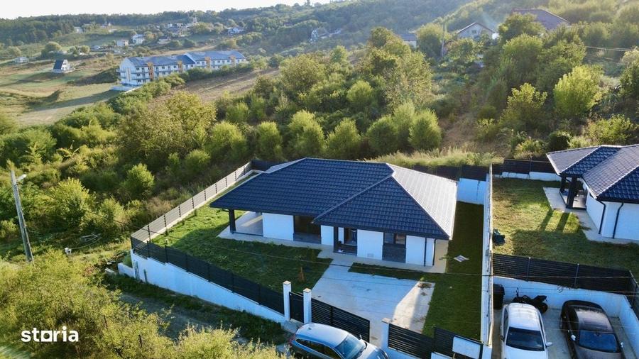 Casă cu 4 camere decomandat în Hlincea