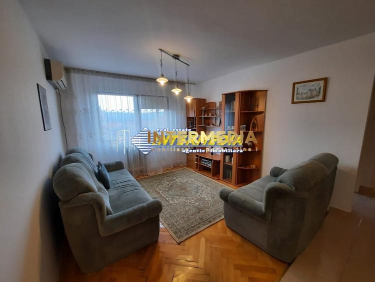 Apartament cu 3 camere decomandat, mobilat în Central
