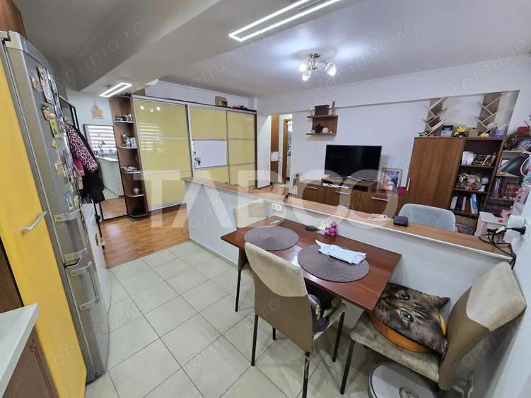 Apartament cu 2 camere semidecomandat, mobilat în Turnișor