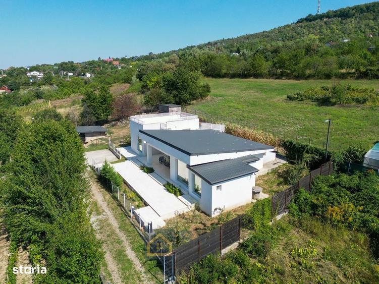 Casă cu 4 camere în Pietrăria