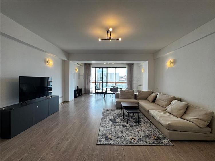 Apartament cu 3 camere decomandat, mobilat în Pipera