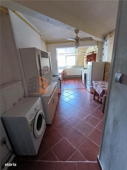 Apartament cu 3 camere decomandat, mobilat în Micro 3
