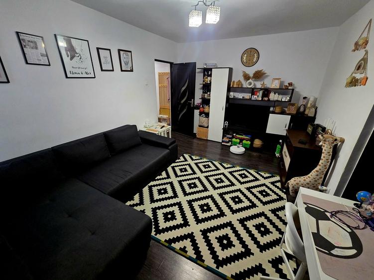 Apartament cu 2 camere semidecomandat în Micro 6
