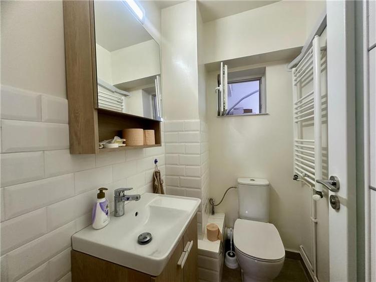 Apartament cu 3 camere decomandat în Aeroport