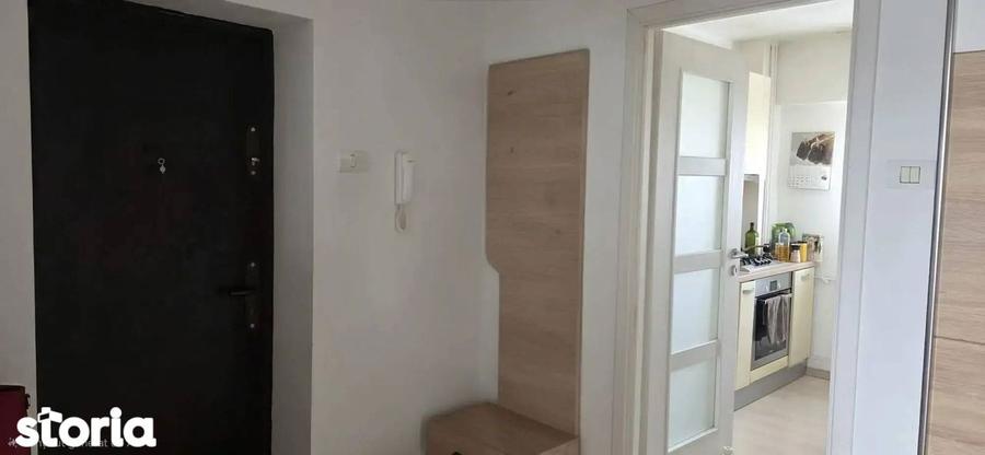 Apartament cu 3 camere decomandat, mobilat în Băneasa