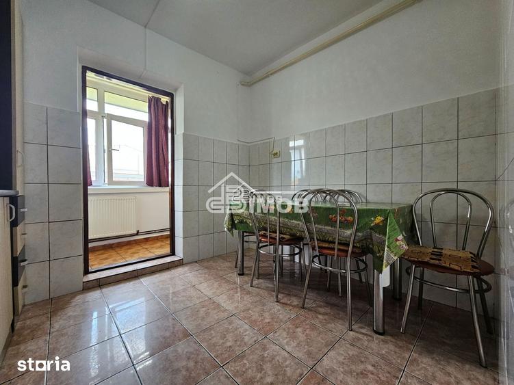 Apartament cu 3 camere în Micro 3