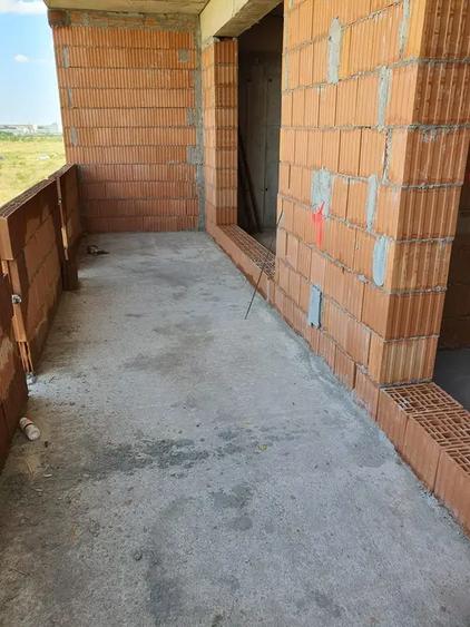 Apartament cu 2 camere decomandat în Titan