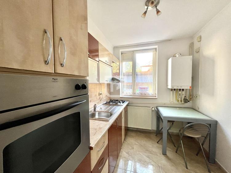 Apartament cu 2 camere semidecomandat, mobilat în Central